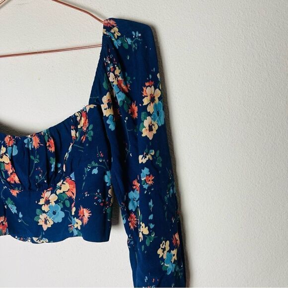 EUC Planet Blue Capulet Blue Floral Peasant Crop Top XS - Picture 3 of 5
